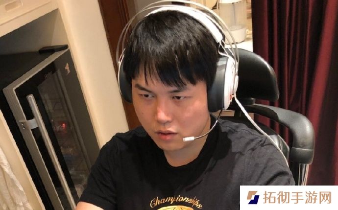 Zard爆料枫哥炒股赚的钱比直播多很多，直播只是单纯爱玩游戏